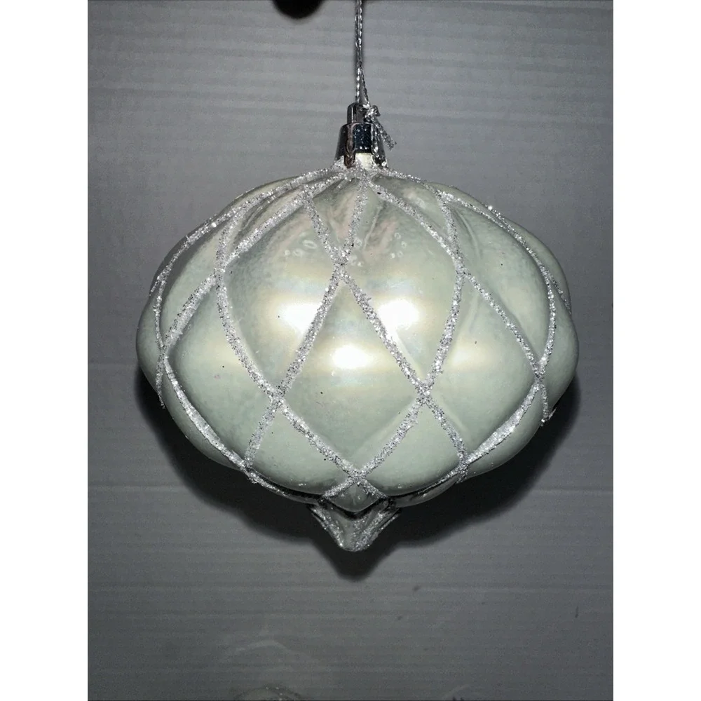 Pier One Imports Ornament Set Of 3 Silver Flawed‎